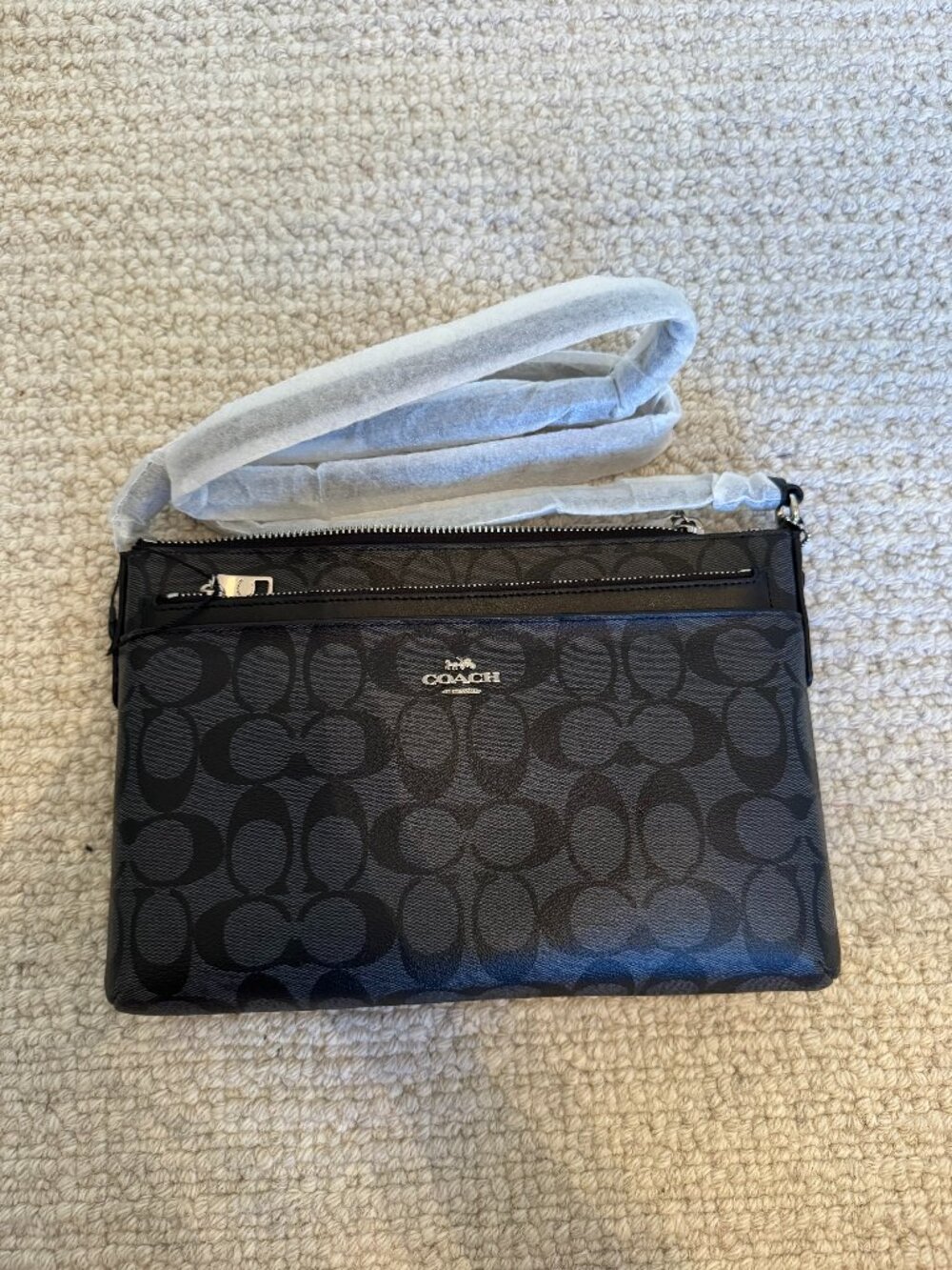 New with tags (NWT) Coach Purse black